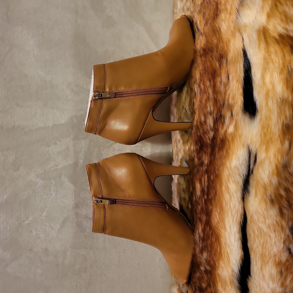 Vince Camuto Kevia Peep Toe Ankle Bootie Sz 8.5 ~  Caramel Nappa Leather
